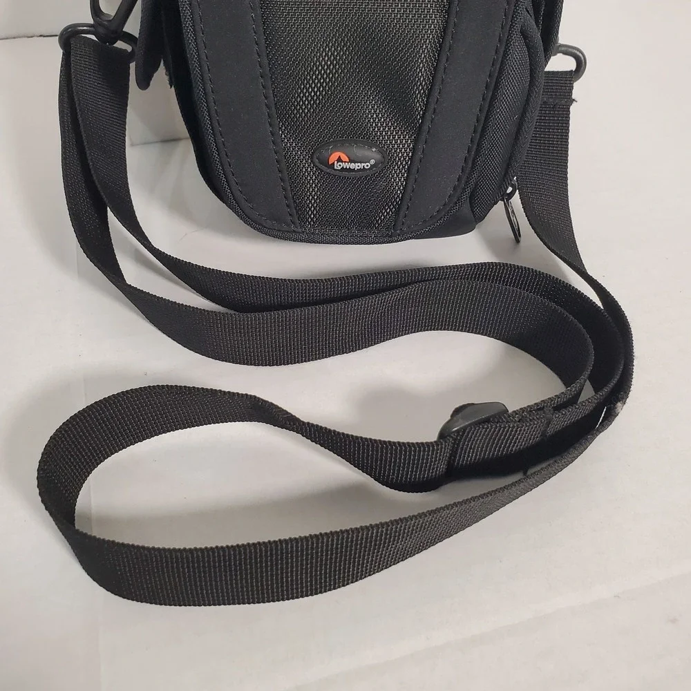 HEAVY DUTY PADDED LOWEPRO EDIT-100 CAMERA BAG - BLACK - With‎ Shoulder Strap LN